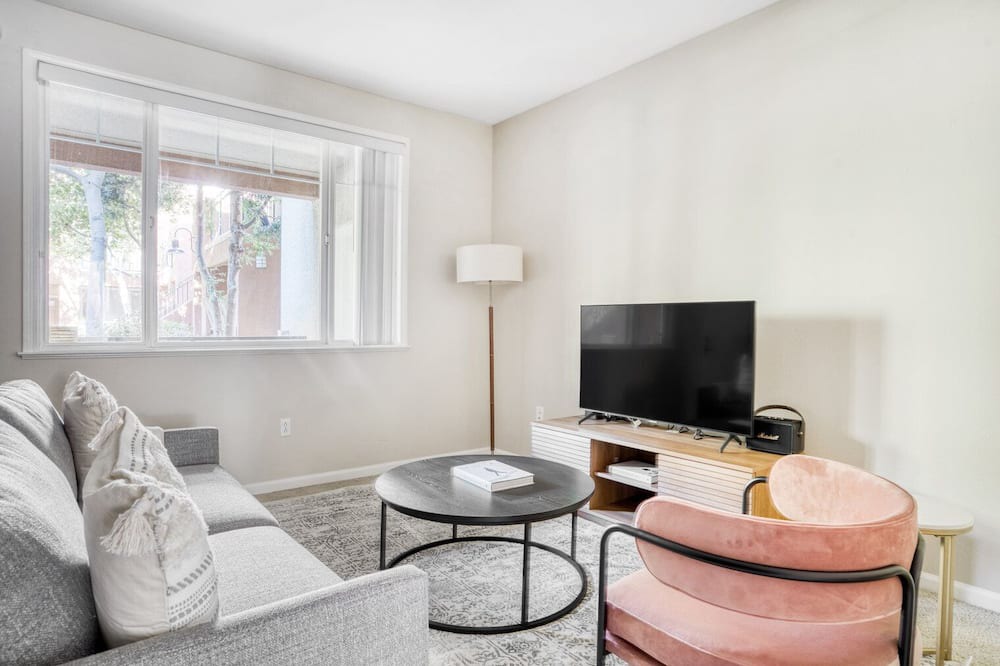 Photo of Livingroom in Morse Park