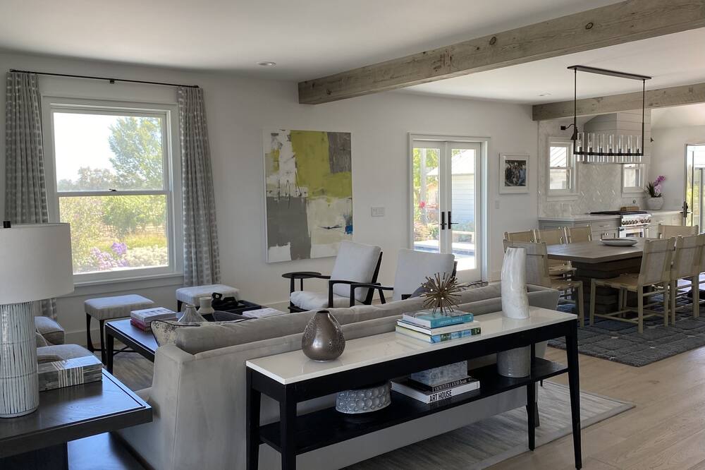Photo of Livingroom in Napa