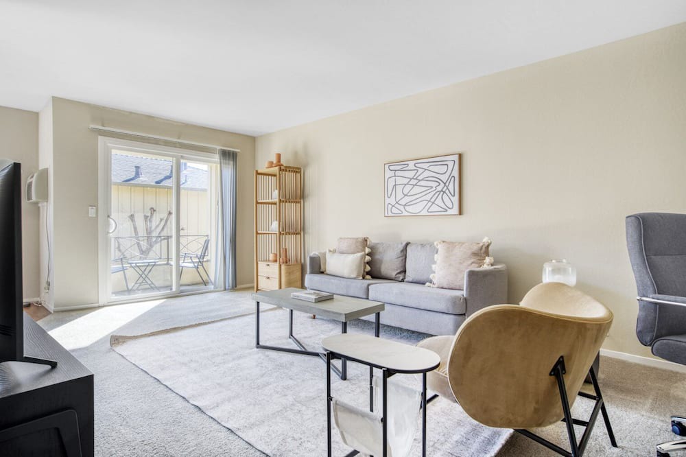 Photo of Livingroom in Shoreline West