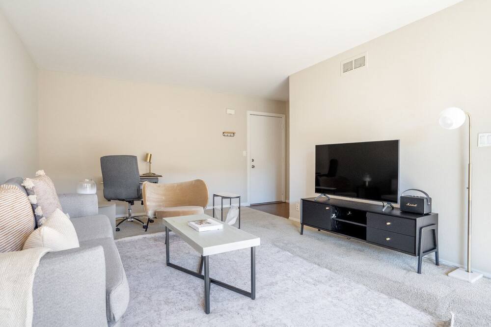 Photo of Livingroom in Shoreline West