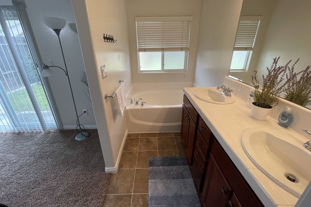 Photo of Bathroom in Greenacres