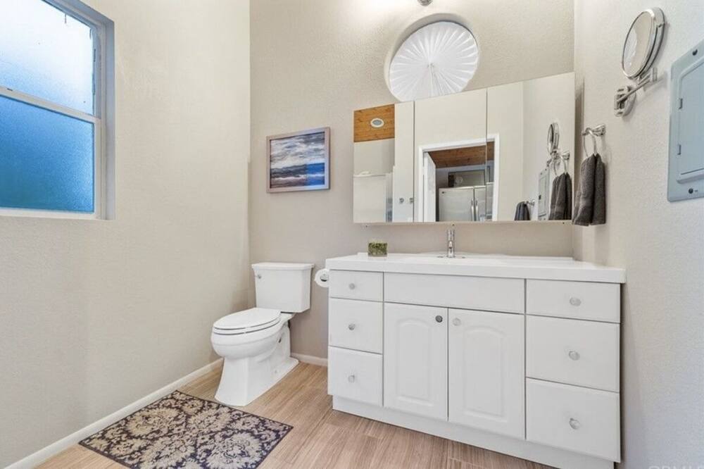 Photo of Bathroom in Lake Elsinore