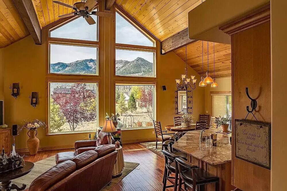 Photo of Livingroom in South Lake Tahoe