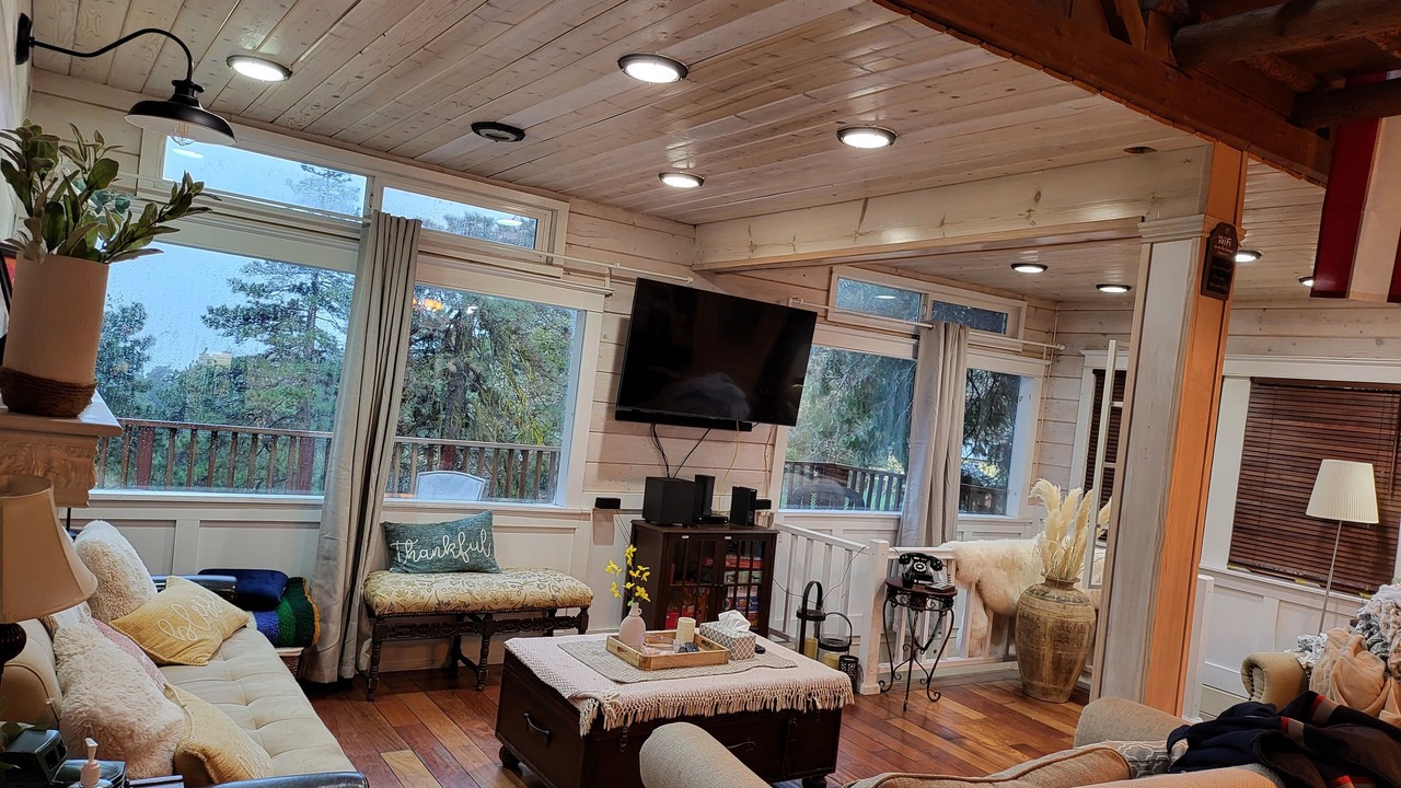 Photo of Livingroom in Cedarpines Park