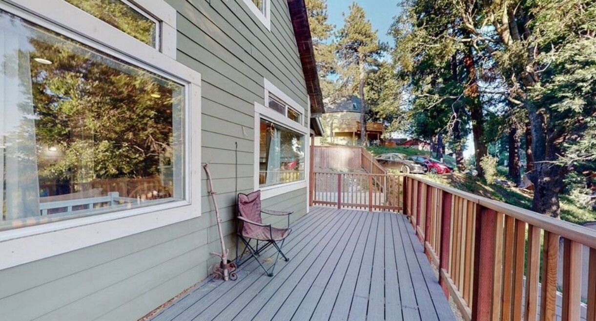 Photo of Patio Balcony in Cedarpines Park