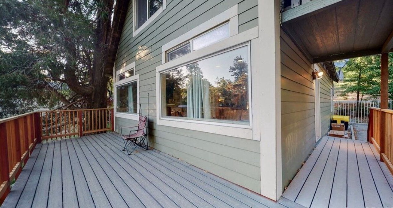 Photo of Patio Balcony in Cedarpines Park
