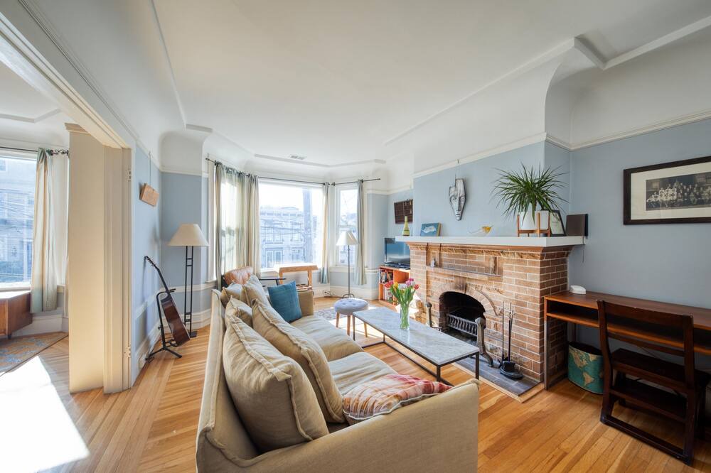 Photo of Livingroom in Eureka Valley
