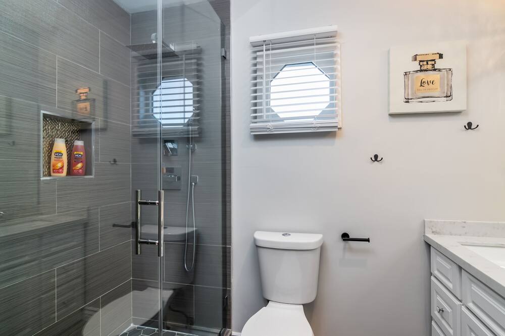 Photo of Bathroom in Reseda