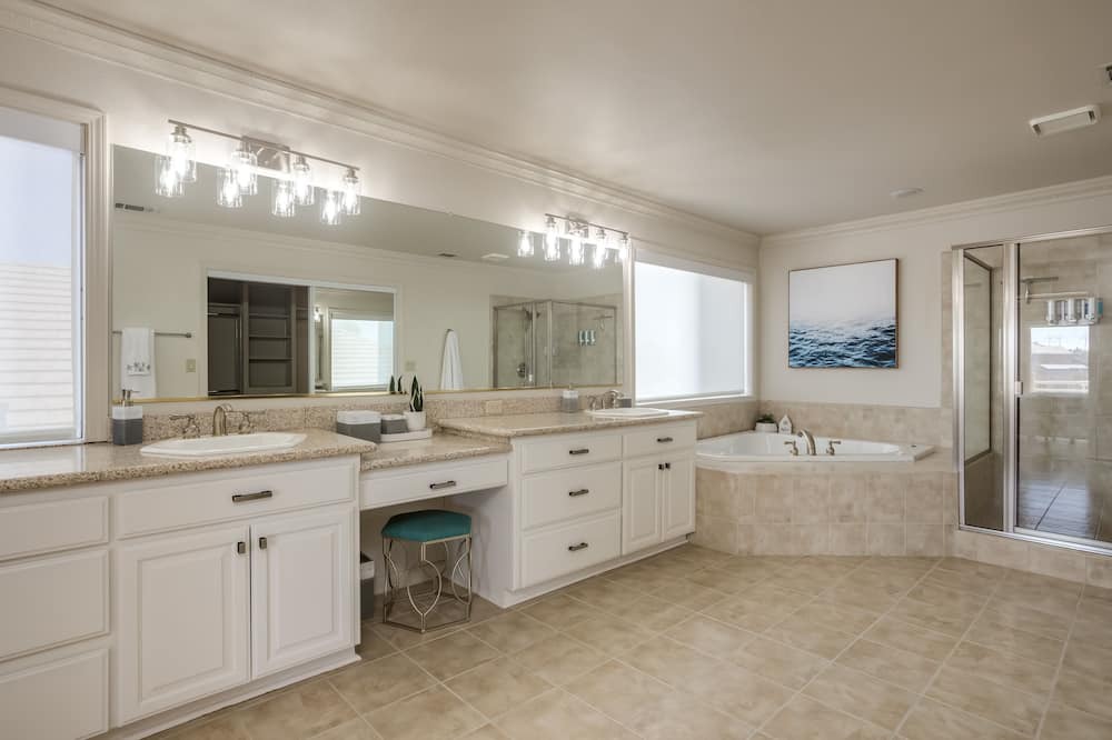 Photo of Bathroom in Discovery Bay