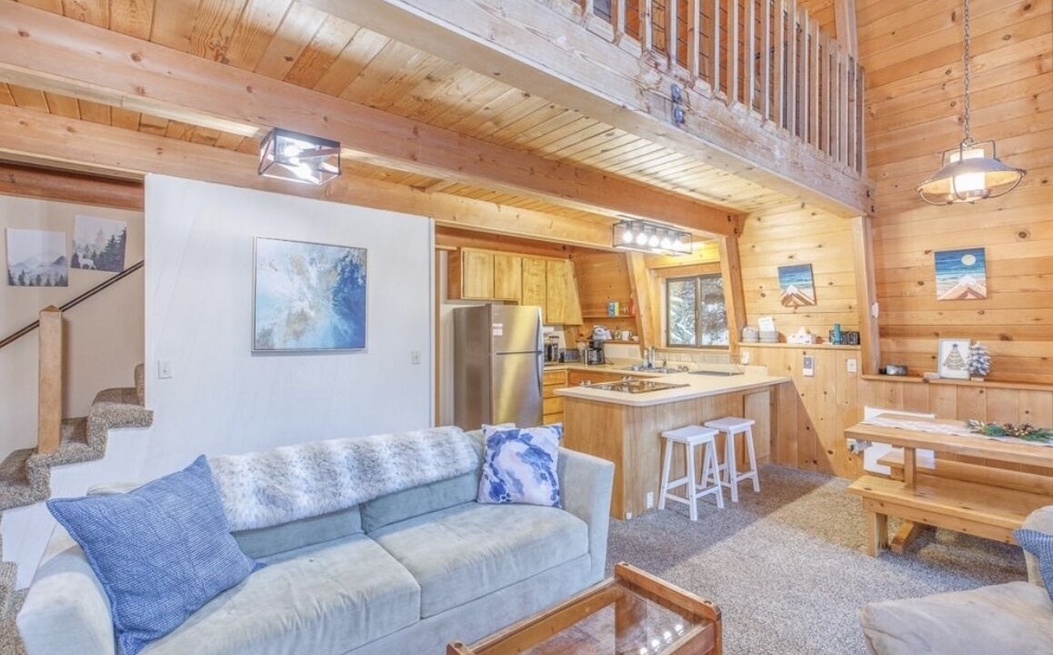 Photo of Livingroom in Lake Almanor Country Club