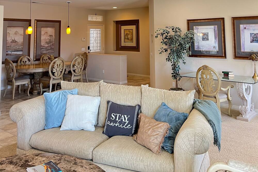 Photo of Livingroom in Desert Hot Springs