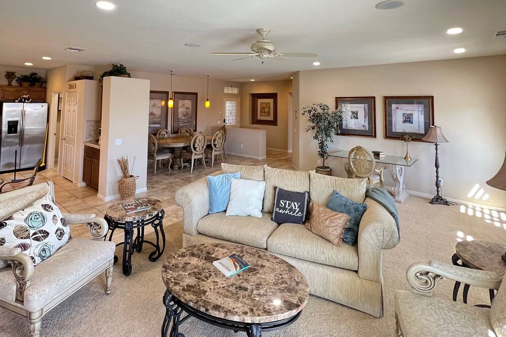 Photo of Livingroom in Desert Hot Springs
