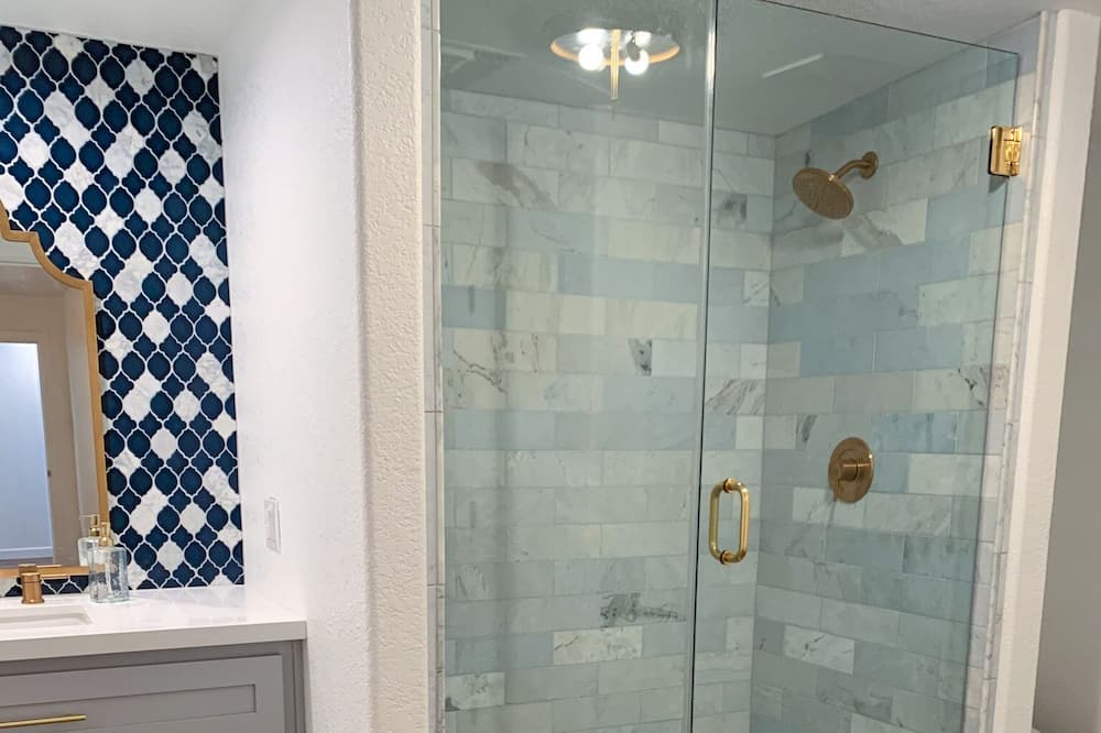 Photo of Bathroom in Needles