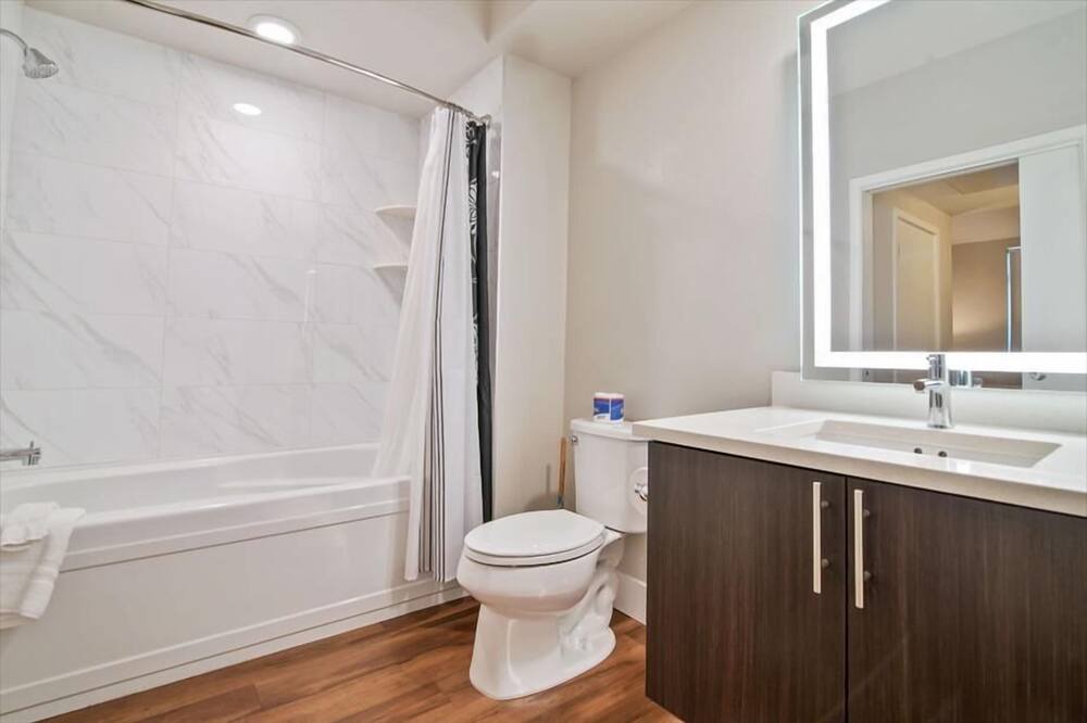 Photo of Bathroom in Shoreline West