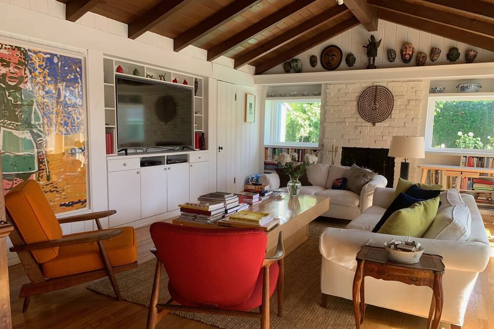 Photo of Livingroom in West Los Angeles
