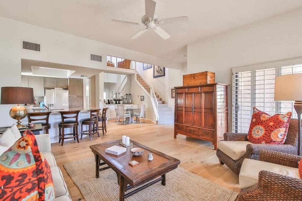 Photo of Livingroom in Palm Desert