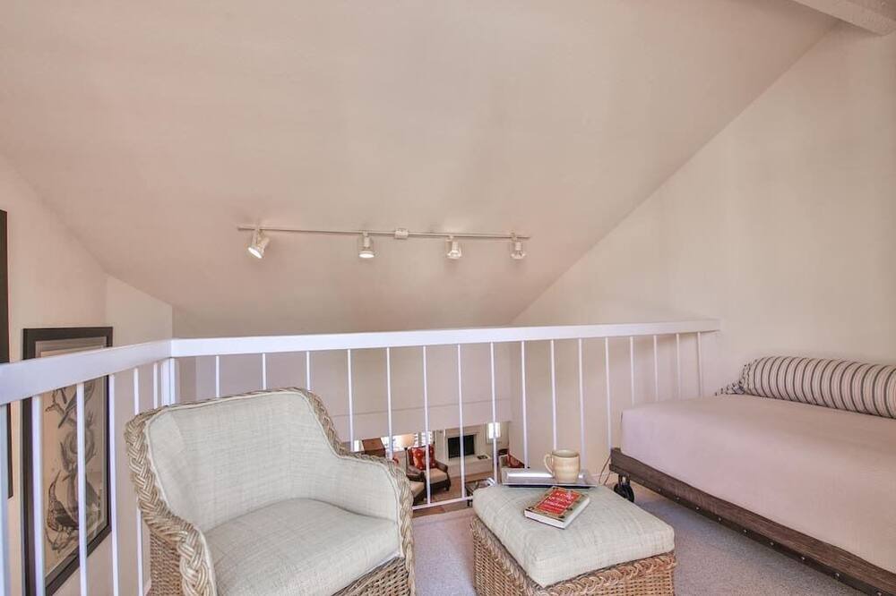 Photo of Livingroom in Palm Desert