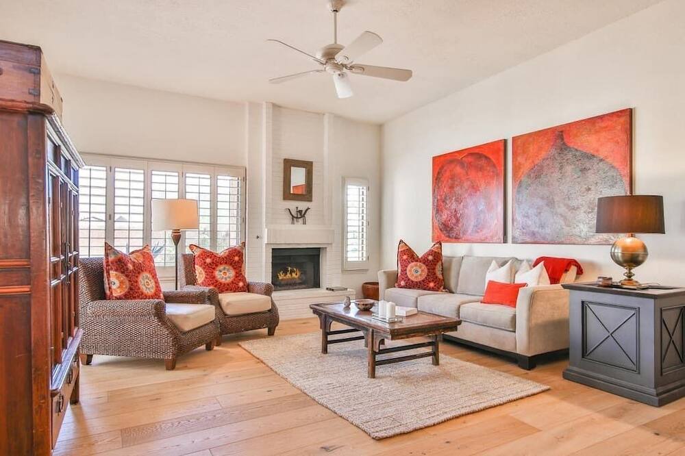 Photo of Livingroom in Palm Desert