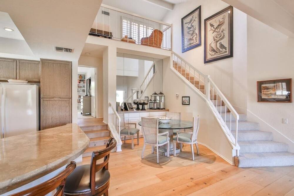 Photo of Livingroom in Palm Desert