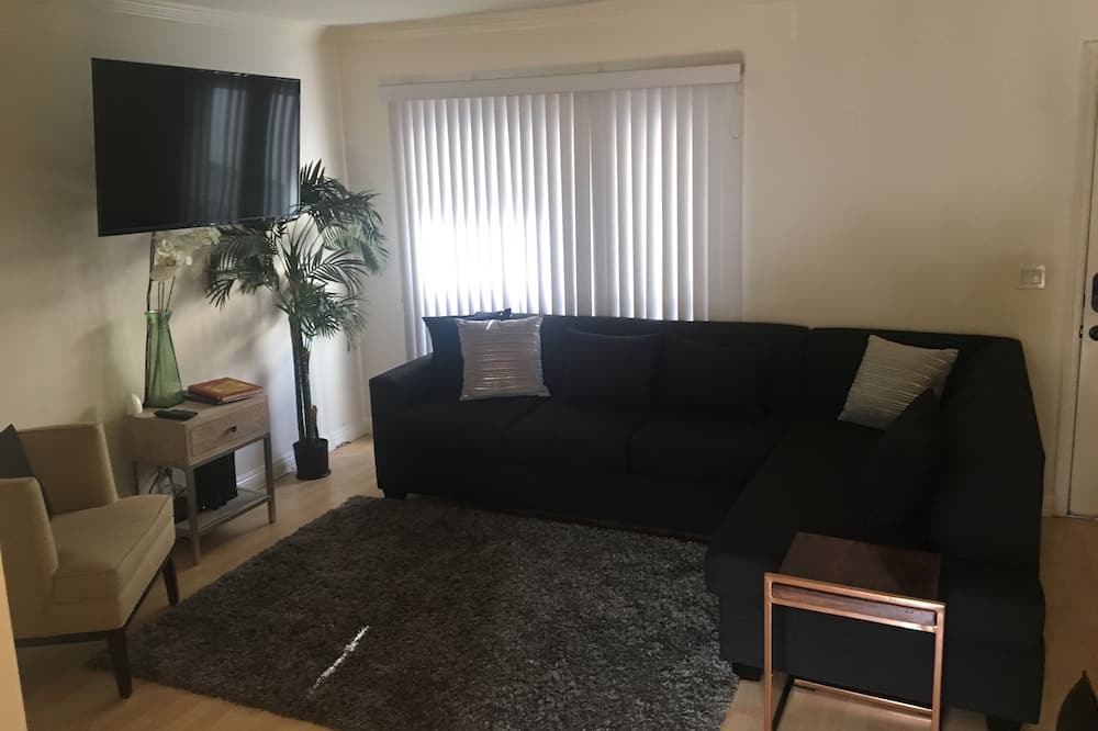Photo of Livingroom in La Crescenta-Montrose