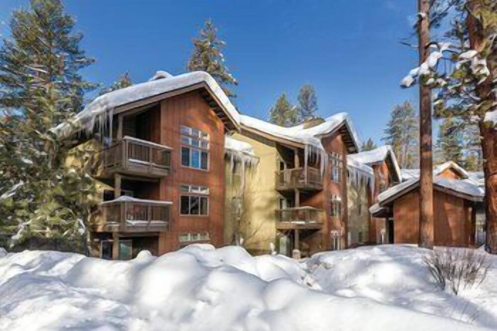 Photo of Outdoor in Round Hill Village