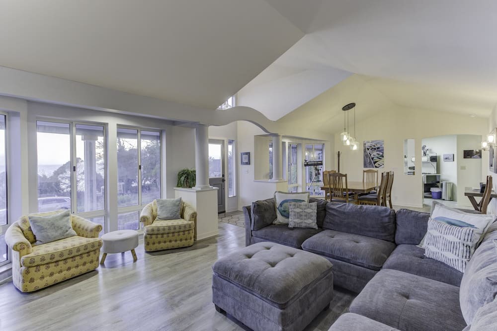 Photo of Livingroom in Gualala