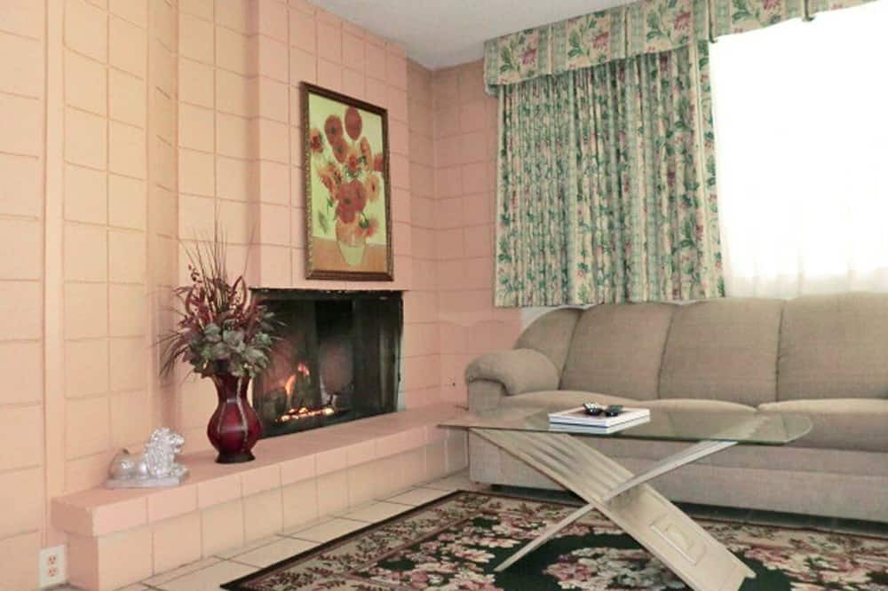 Photo of Livingroom in Sonora Sunrise