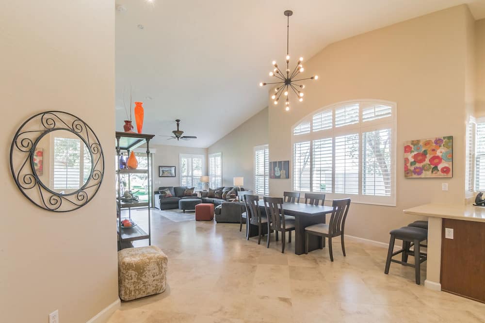 Photo of Livingroom in Oakwood