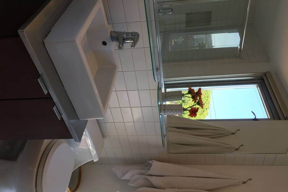 Photo of Bathroom in Melrose