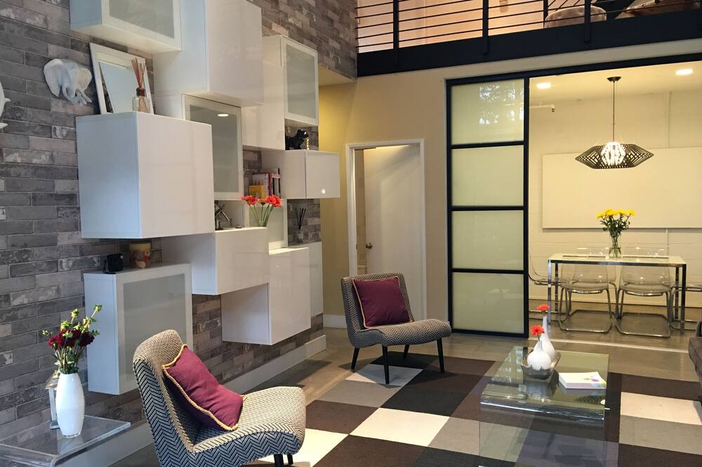 Photo of Livingroom in Melrose