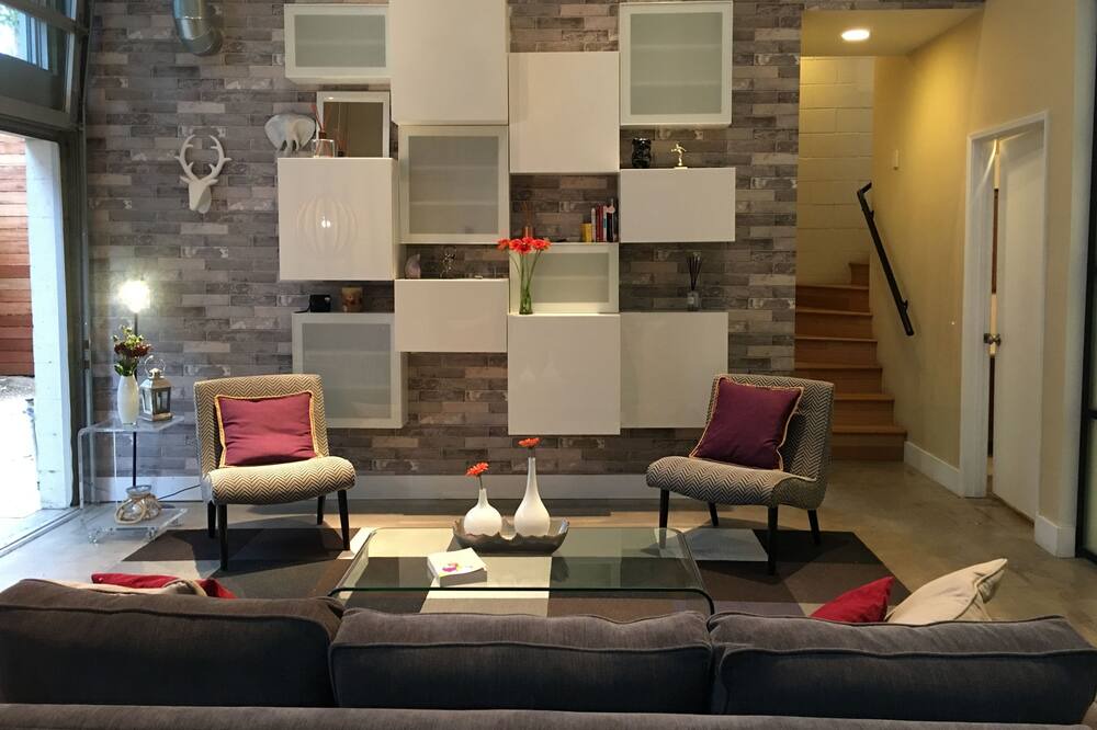 Photo of Livingroom in Melrose