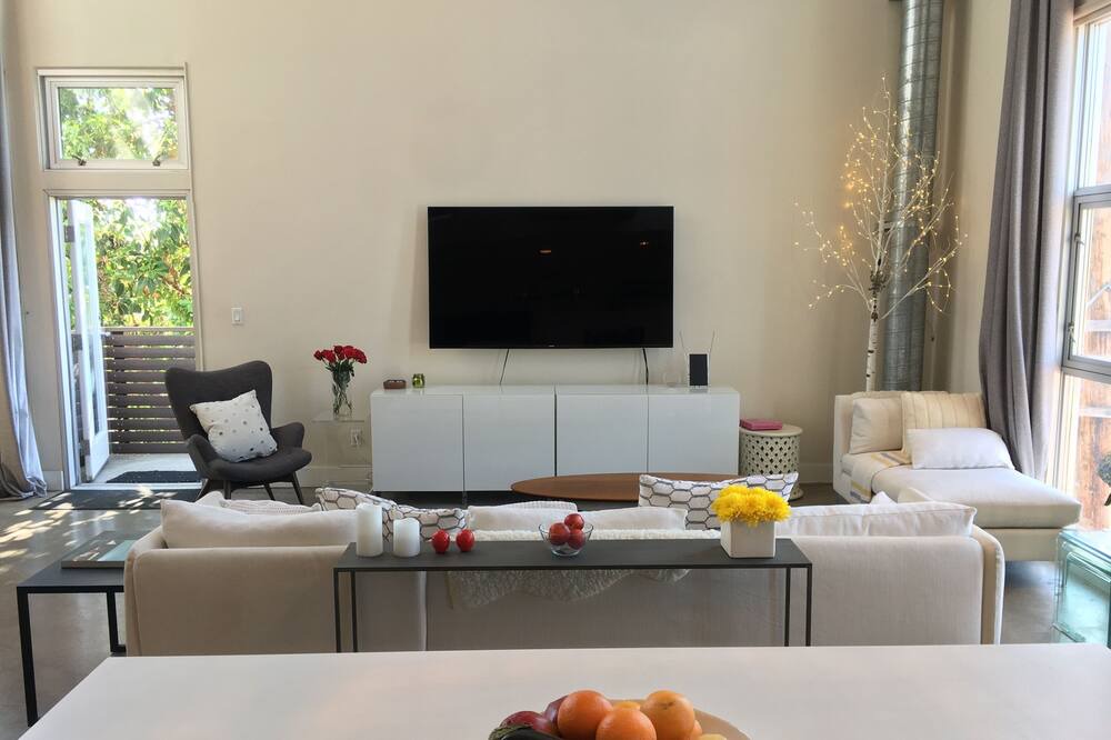 Photo of Livingroom in Melrose