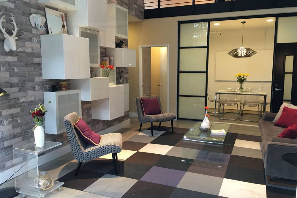 Photo of Livingroom in Melrose