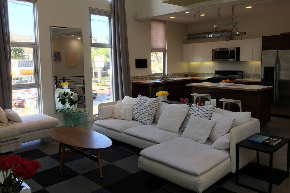 Photo of Livingroom in Melrose