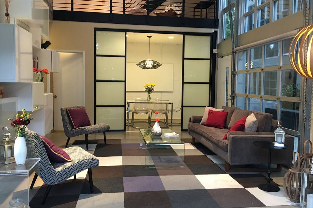 Photo of Livingroom in Melrose