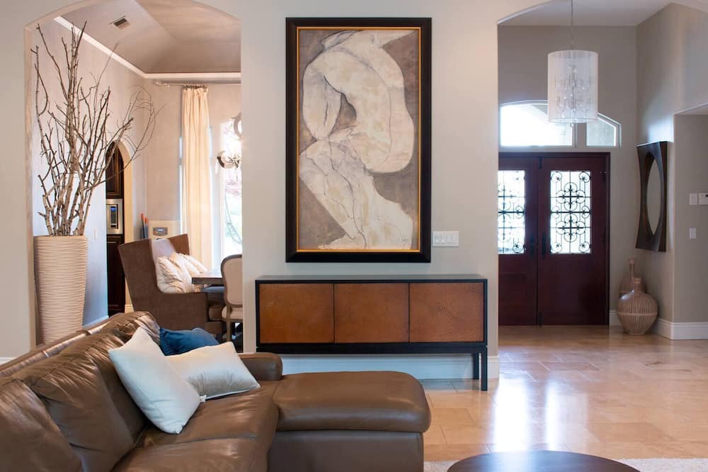 Photo of Livingroom in Chico