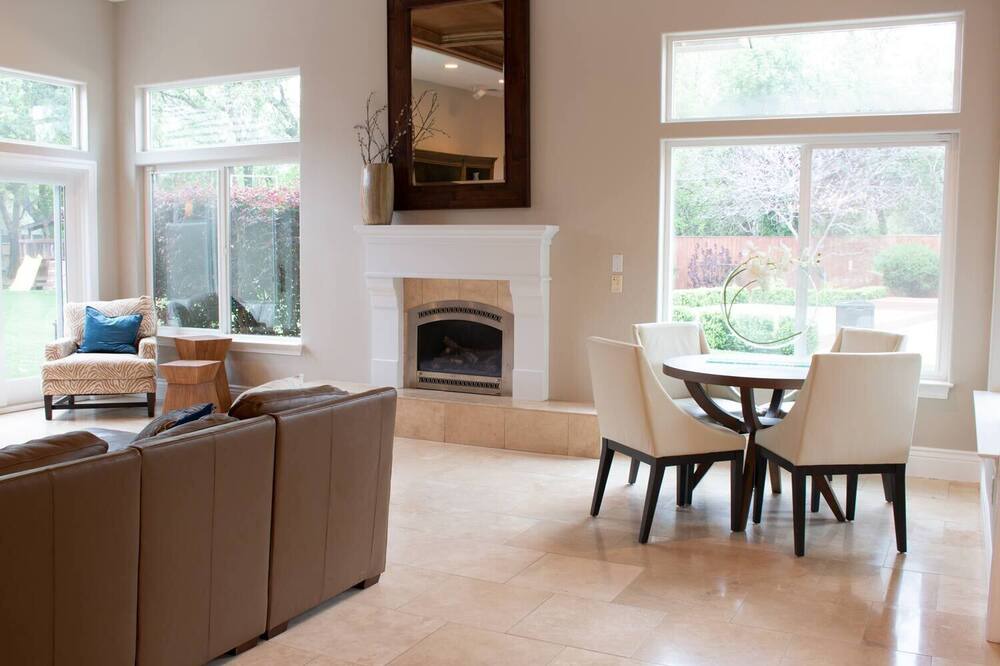 Photo of Livingroom in Chico