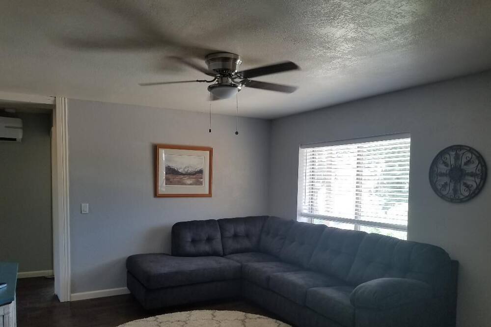 Photo of Livingroom in Downtown Prescott Valley