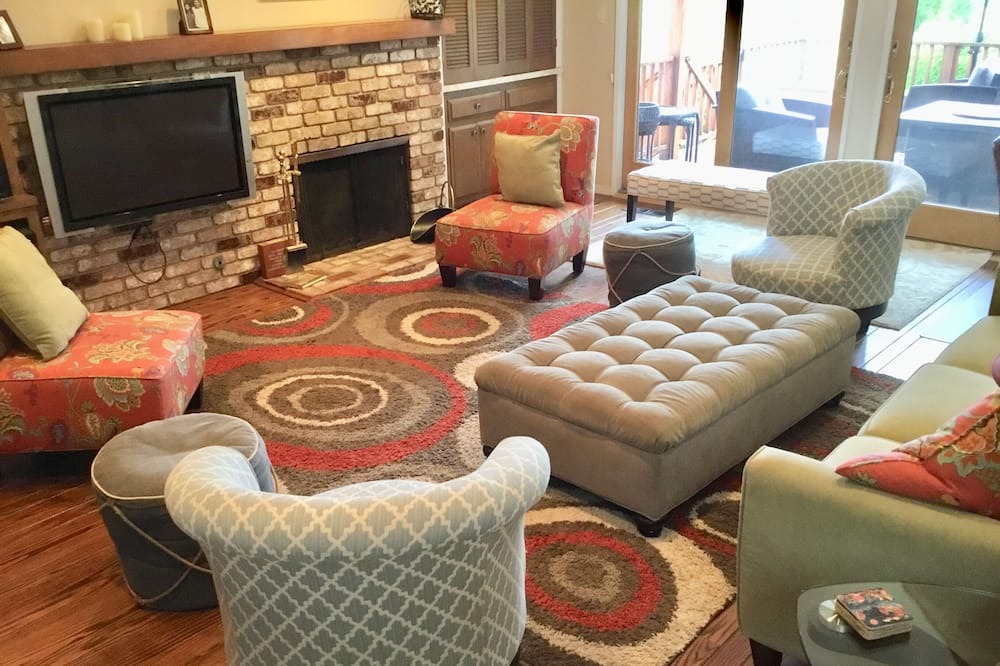 Photo of Bedroom in Lakeview