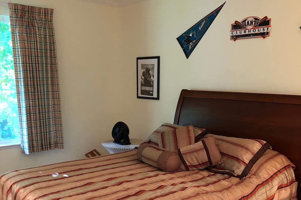 Photo of Bedroom in Lakeview