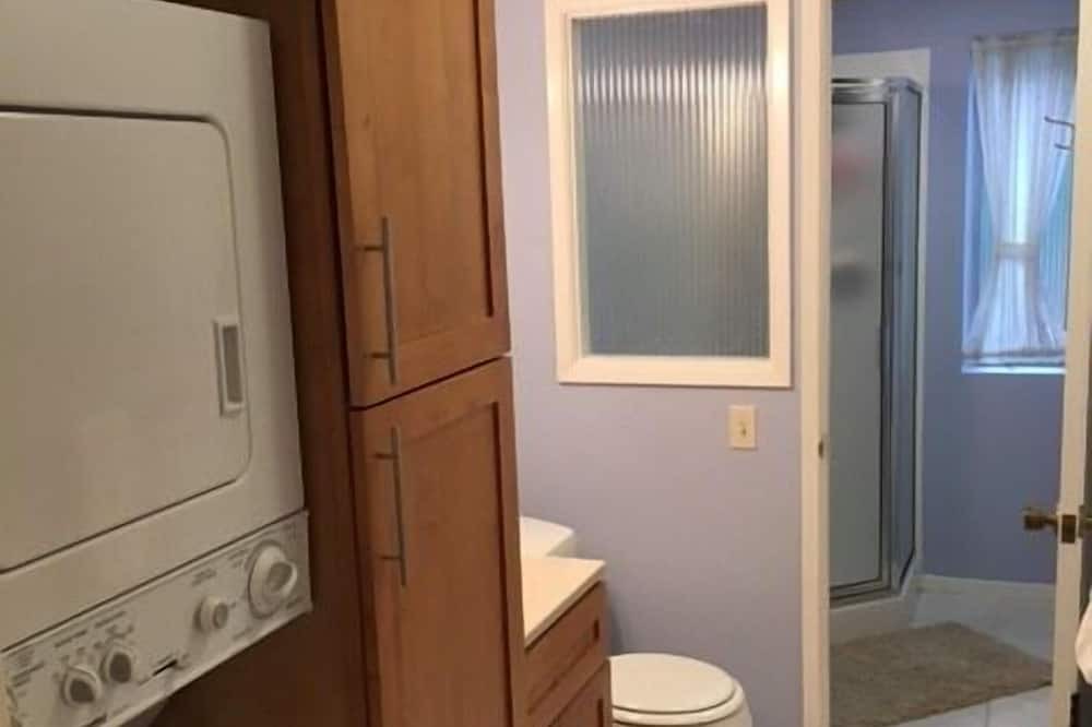 Photo of Bathroom in Lakeview