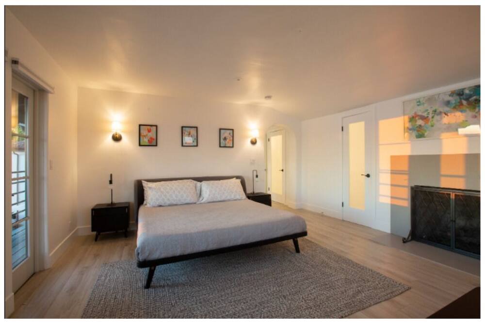 Photo of Bedroom in Pacific Palisades