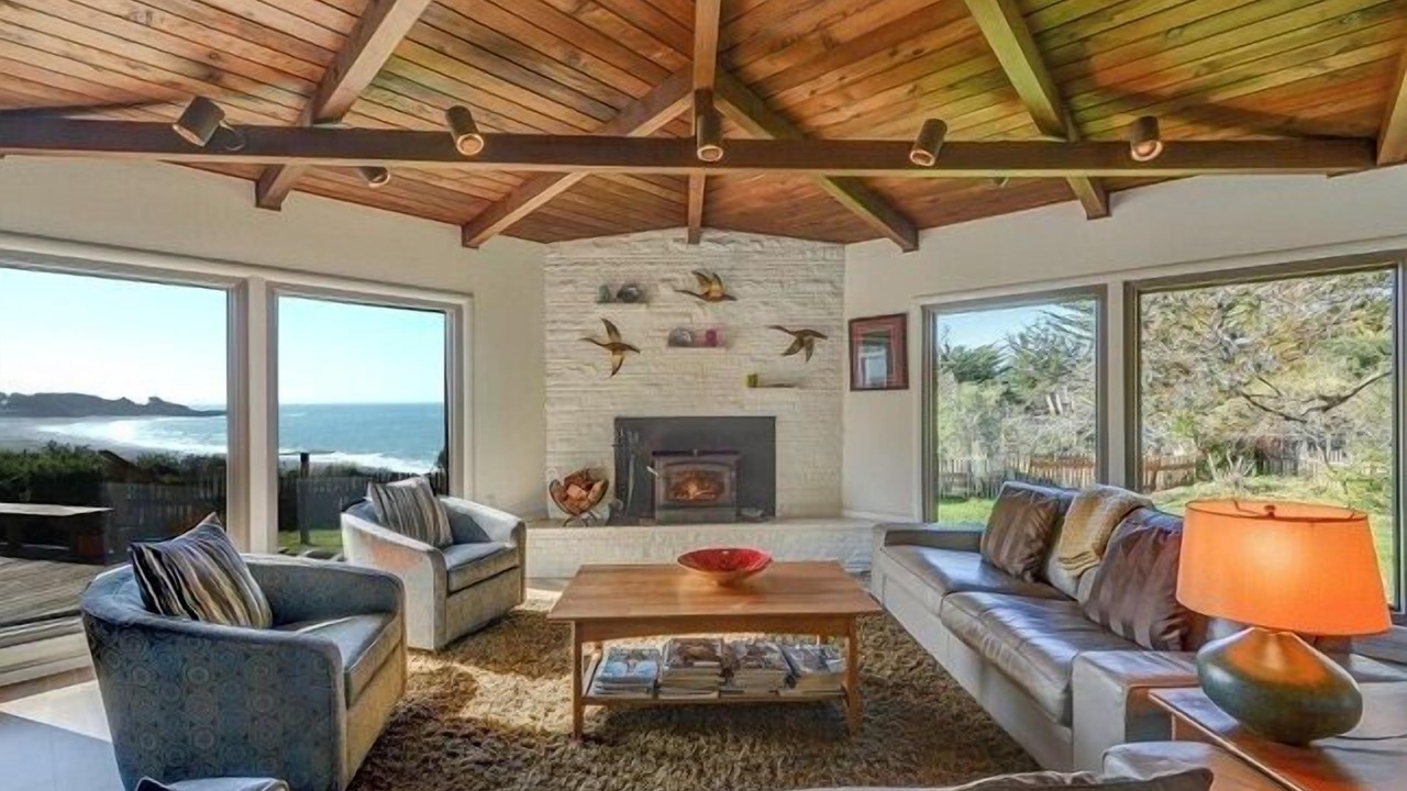 Photo of Livingroom in Gualala