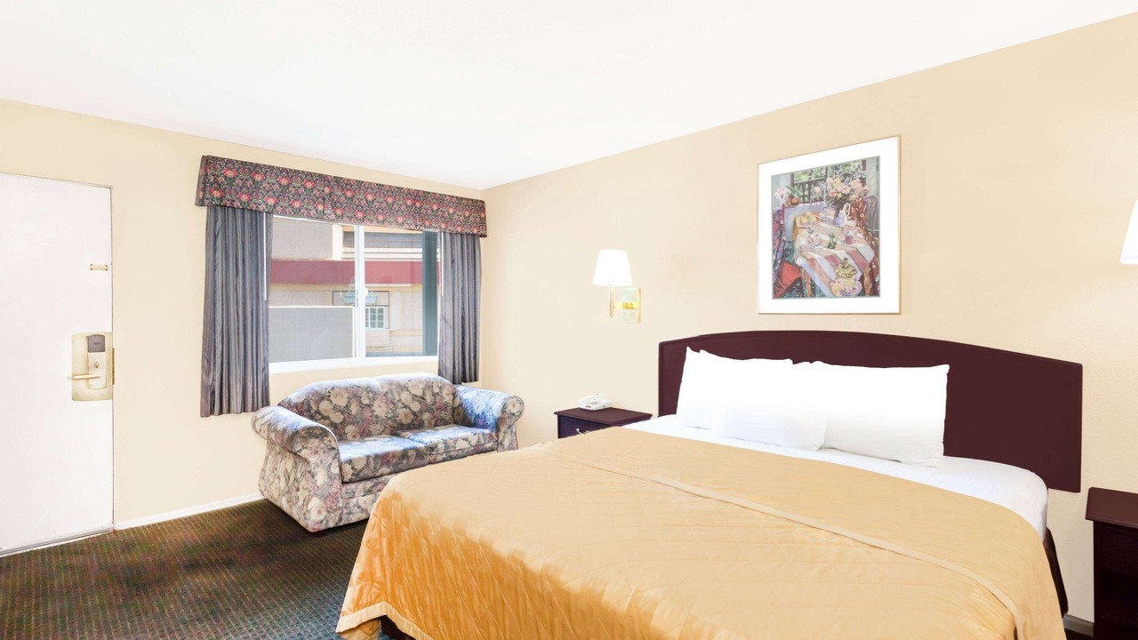 Photo of Bedroom in Barstow