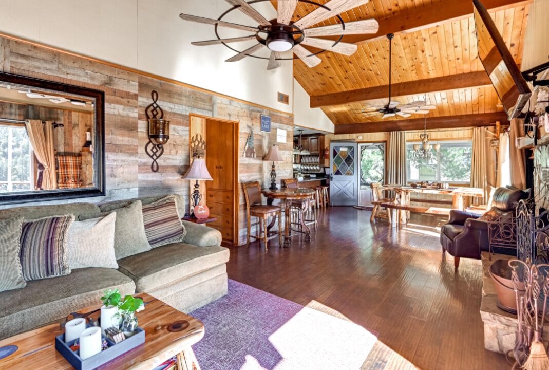Photo of Livingroom in Crestline