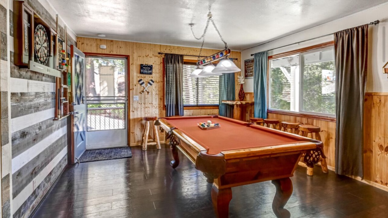 Photo of Bedroom in Crestline