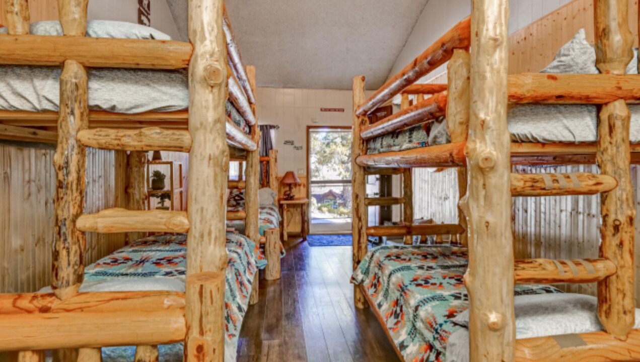 Photo of Livingroom in Crestline