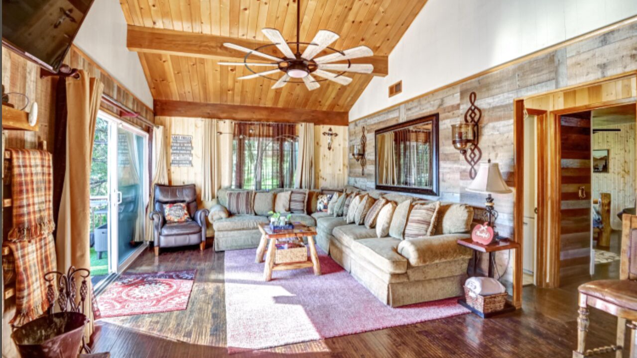 Photo of Livingroom in Crestline