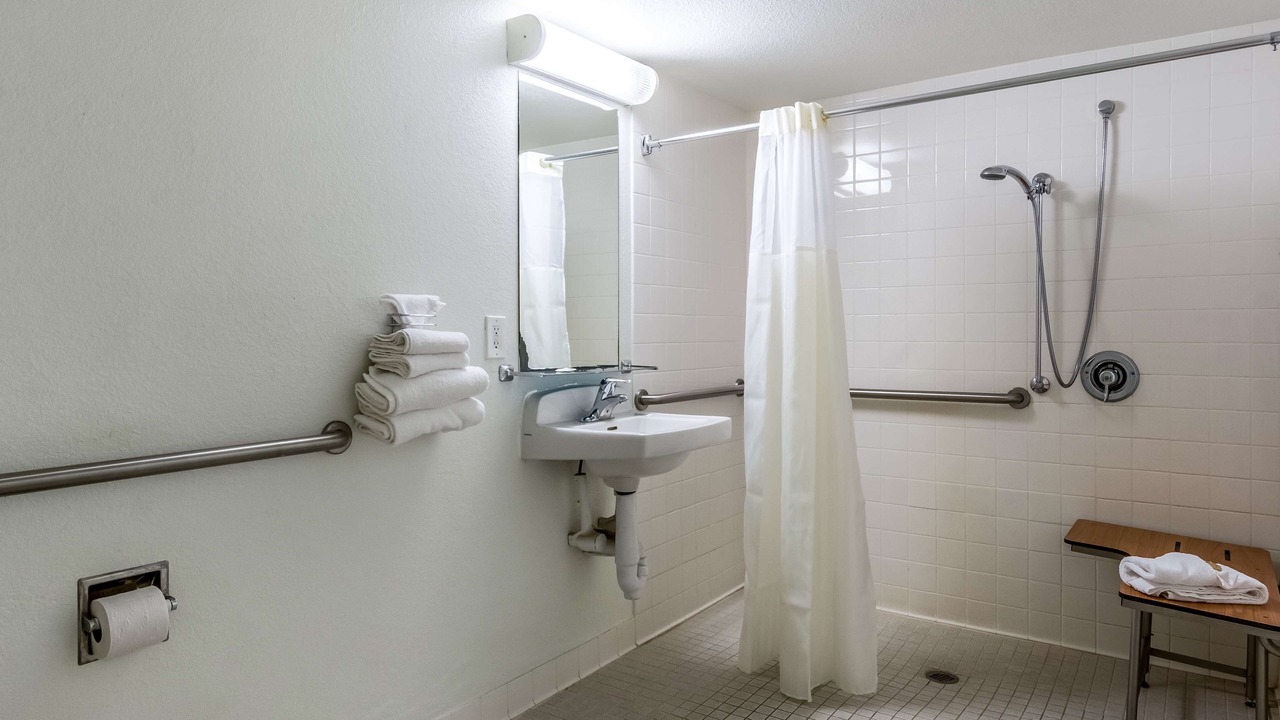 Photo of Bathroom in Buttonwillow