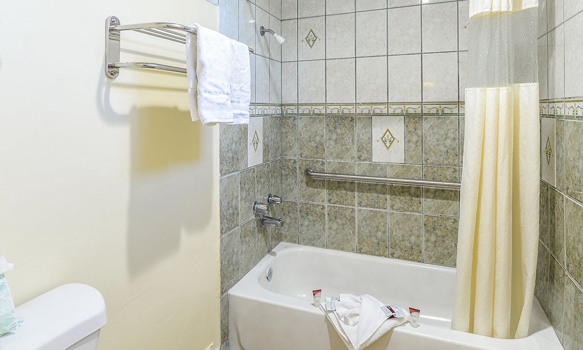 Photo of Bathroom in Harbor
